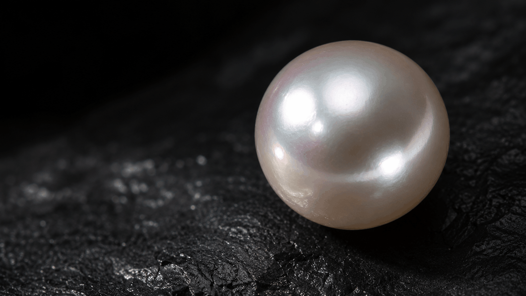 01. Akoya Pearls - The Classic Choice